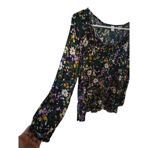 Romantic Floral Top Old Navy Long Sleeve Peek a Boo Neckline Lightweight L Girly - Picture 3 of 8